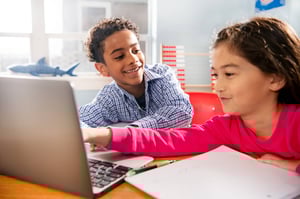 EN-Elementary School Boy and Girl Using Laptop_small